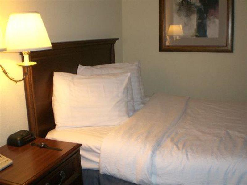 Garden Plaza Hotel Saddle Brook Exterior foto